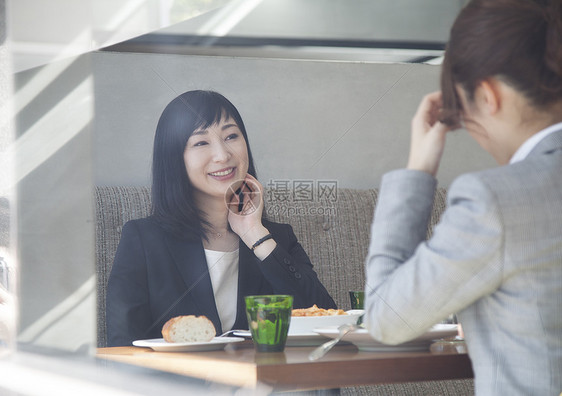 吃午餐的女商人图片