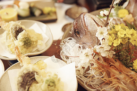 日式料理晚餐图片