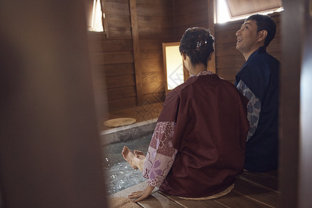 洗澡的背影背景