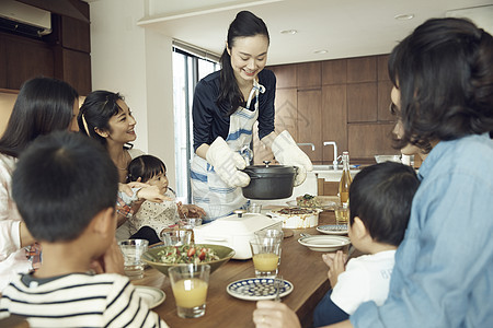 孩子和妈妈们的聚会图片