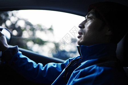 一个人开车图片素材