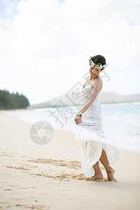 海滩边的新娘图片