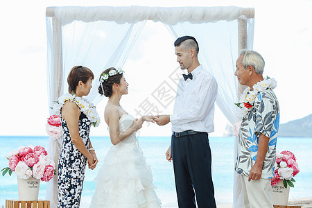 海边举行结婚典礼图片