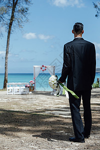 在江边背影图片