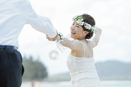 海边的幸福新娘图片