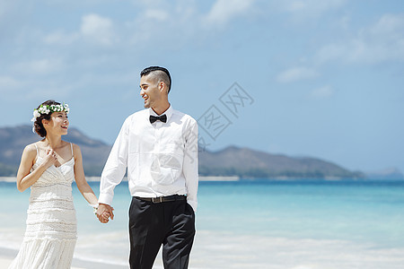 新郎新娘海滩婚礼图片