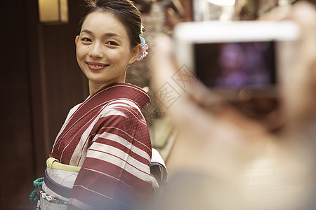 身穿和服的女人图片