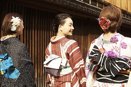 穿和服观光的日式女性图片