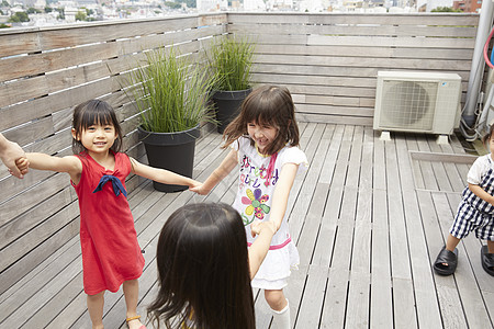 室外阳台幼儿园可爱儿童肖像背景