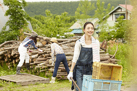 健康乡村生活农场女孩劳动图片