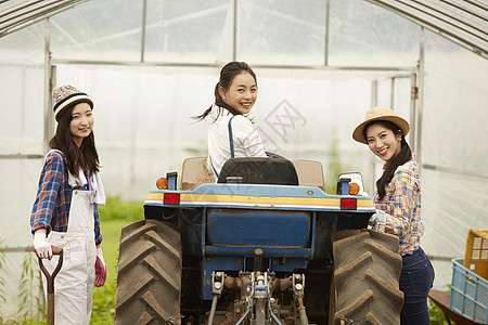 女士们三个人体验农业画像图片