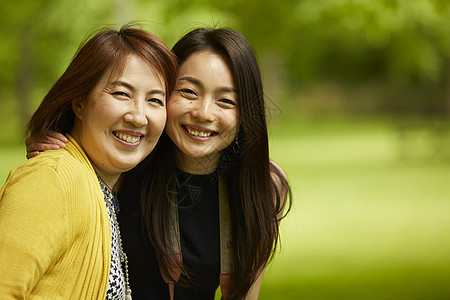 户外母女肖像图片