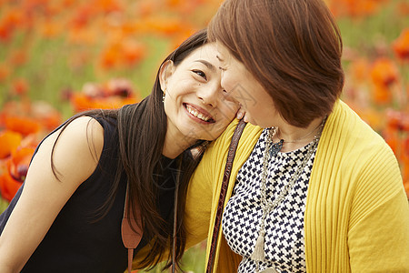 妈妈和女儿一起外出旅游图片