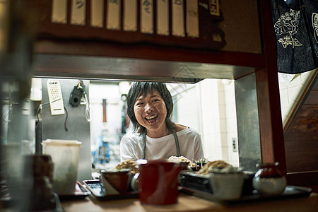 荞麦面馆女店员肖像图片