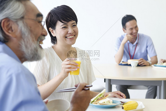 员工食堂餐厅就餐形象图片