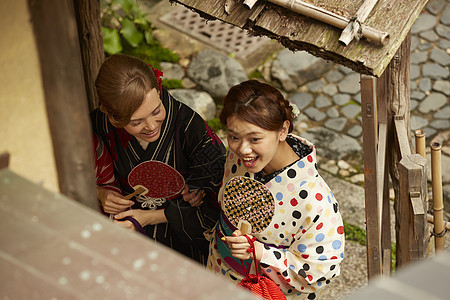 外国妇女和日本妇女在古都度假景点旅行图片