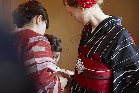 外国妇女在古都和日本妇女旅行图片