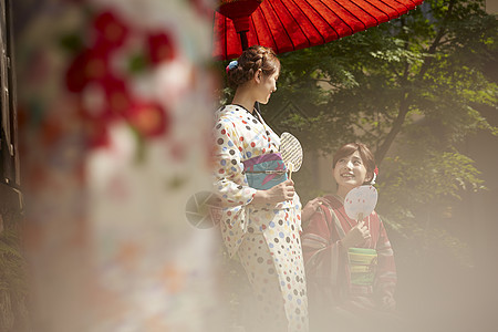 日本文化漂亮家庭和服女旅程图片