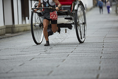拉人力车奔跑的人图片素材