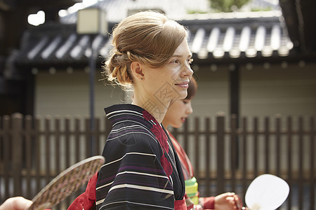 外国妇女和日本妇女在古都旅行图片