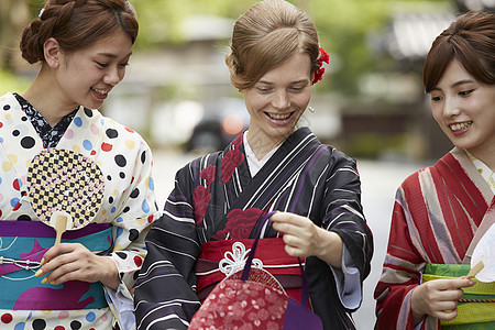 外国妇女和日本妇女在古都旅行图片