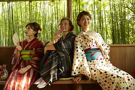 外国女性和日本女性旅行图片