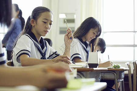 课堂上的教师与学生图片