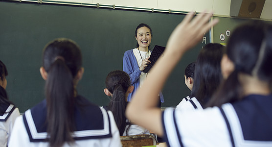 课堂上的教师与学生图片