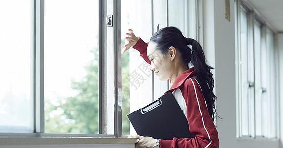 学校体育教练女老师图片