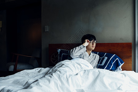 刚睡醒的表情图片