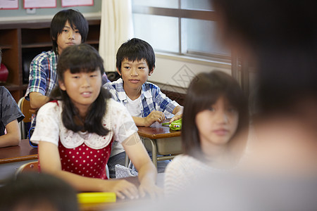 上课的学生图片