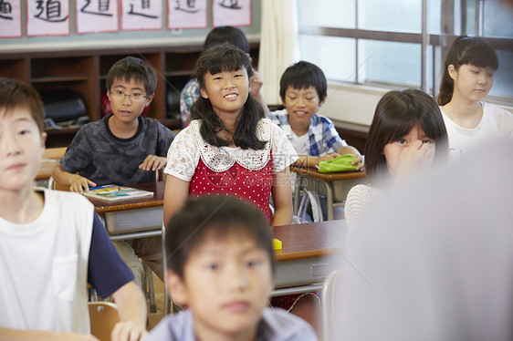 课堂上的学生图片