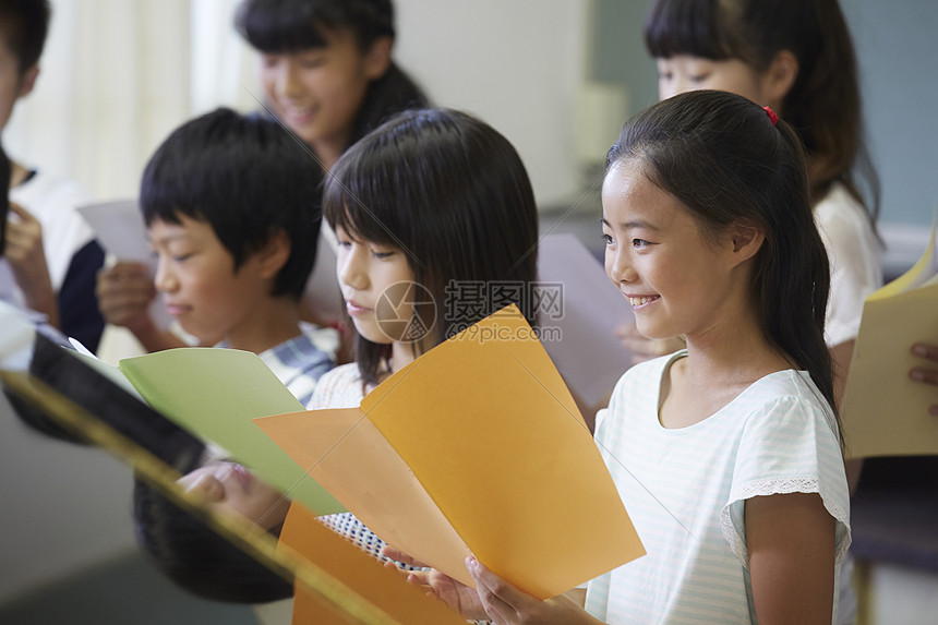 读书的女学生图片