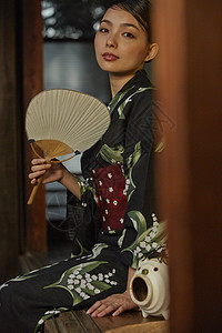穿和服的日式女性背景图片