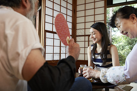 乡村生活家庭聚会聊天图片