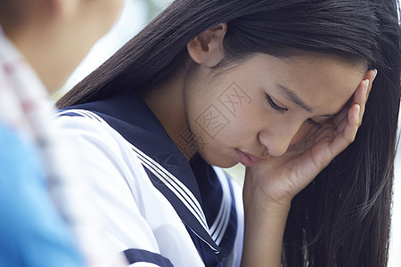 安慰青春期的高中生女儿图片