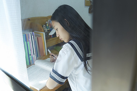 学习中的女高中生图片