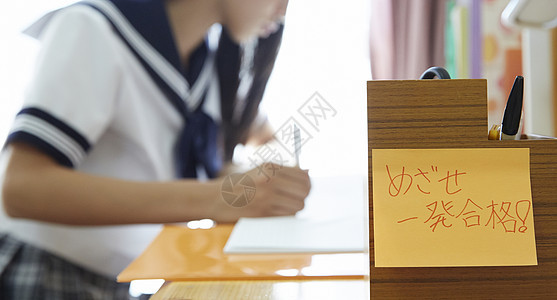 学习中的女高中生图片