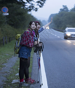 日照阳光生机勃勃女人徒步旅行图片