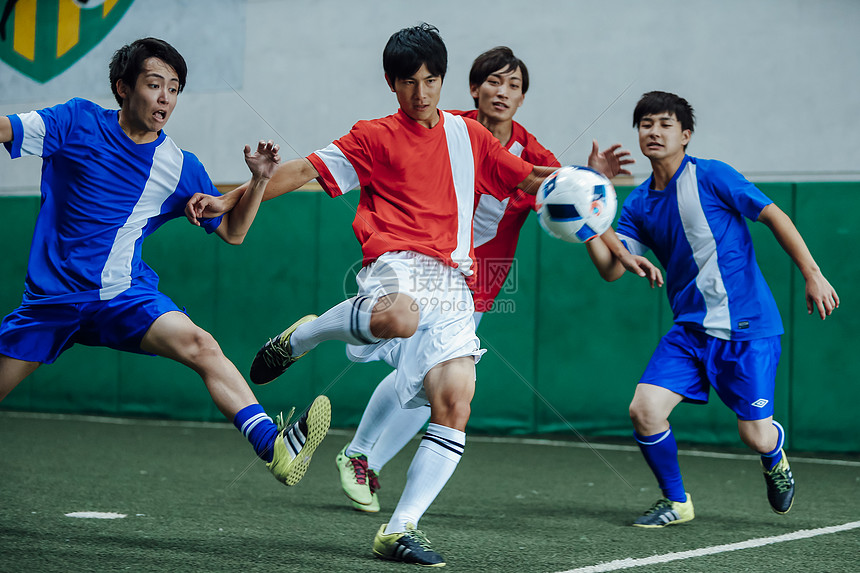 比赛关键时刻频频上演惊天逆转球迷情绪持续高涨