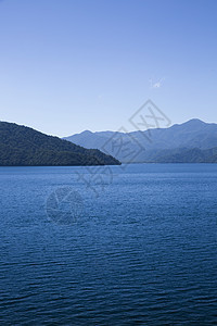 雄山和中禅寺湖风景图片