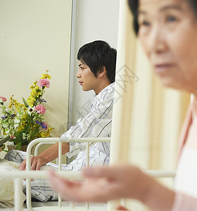 男性病人放松住院形象图片