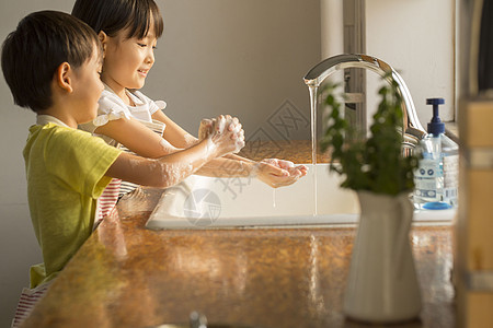 儿童洗手消毒图片