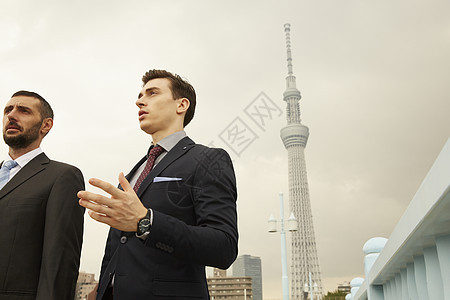 男行李日本东京商务旅行外国人图片
