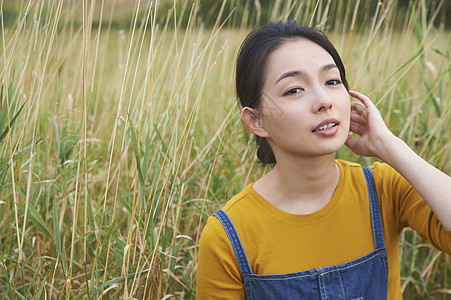 乡村生活妇女肖像照图片