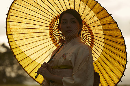 背影安静穿着和服美和风和服女肖像背景