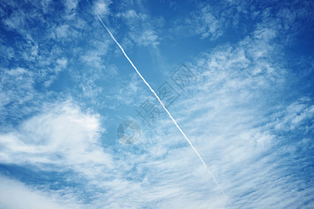 蓝天白云天际线图片