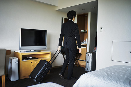 酒店房间准备离开的商人图片