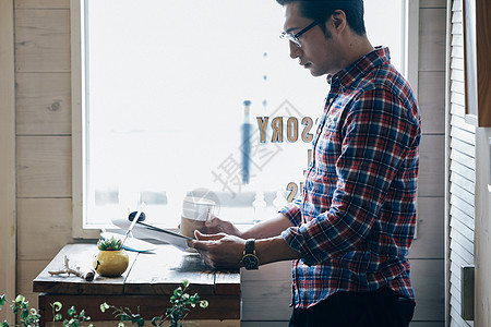 轮廓人类男白领独立理发师图片