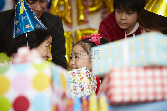  过生日的女性图片